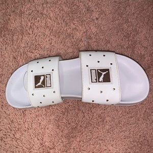 Puma white a gold detailed slides